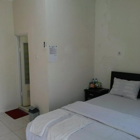 Hotel Dubai Sumenep 外观 照片